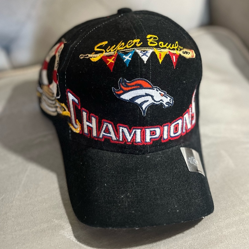Denver Broncos Super Bowl XXXII champions hat.